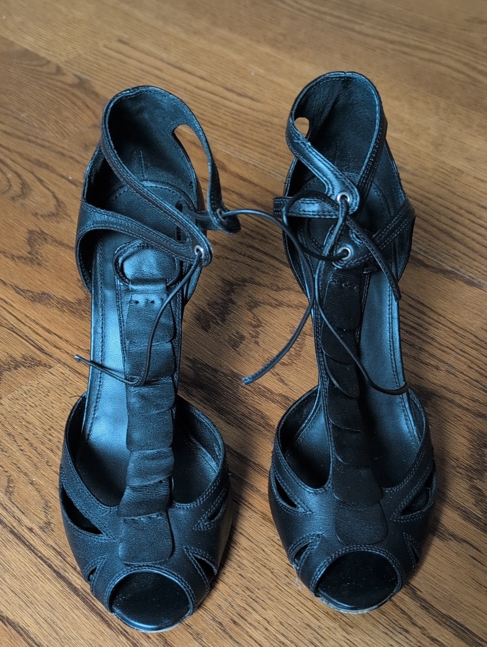 Martin & Osa Leather Upper Lining & Sole T-Strap Tie Heels Women's 7.5M